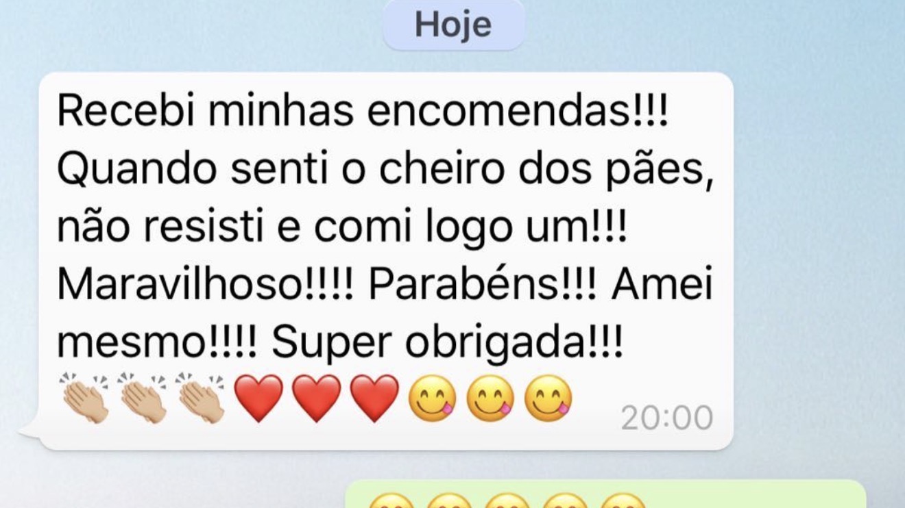 Mensagem de cliente: recebeu as encomendas, sentiu o cheiro dos pães e comeu um na hora, maravilhoso