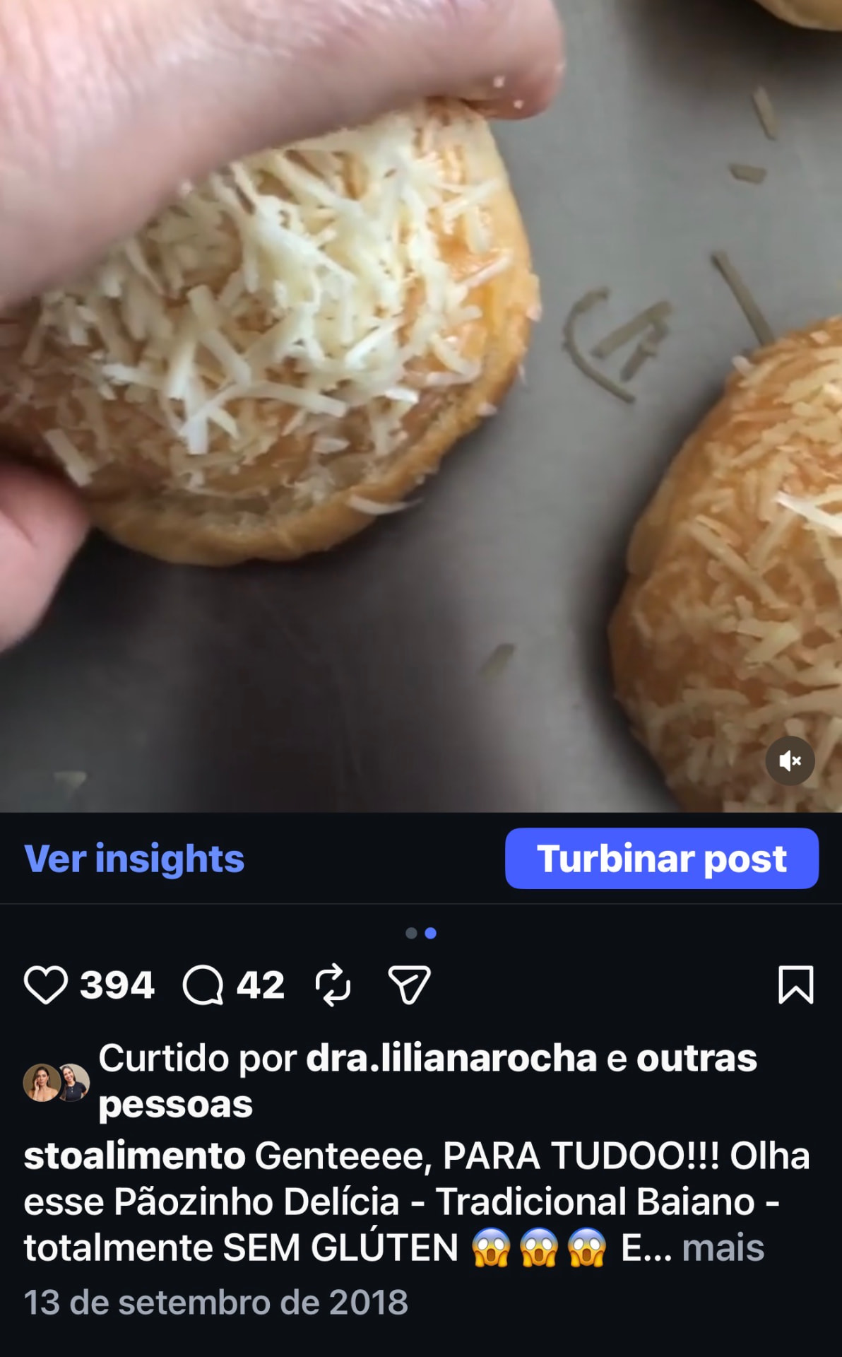 Publicação da Santo Alimento com os pães delícia sem glúten saindo do forno